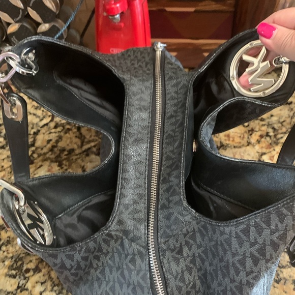 Michael Kors Gray & Black Logo Fulton Handbag - Picture 5 of 11